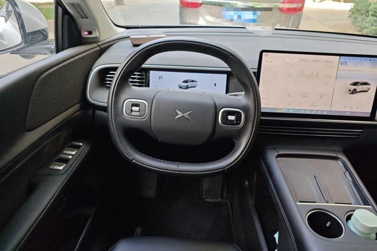 Used XPeng G6 2023 755 Ultra-Long Range Max Steering Wheel