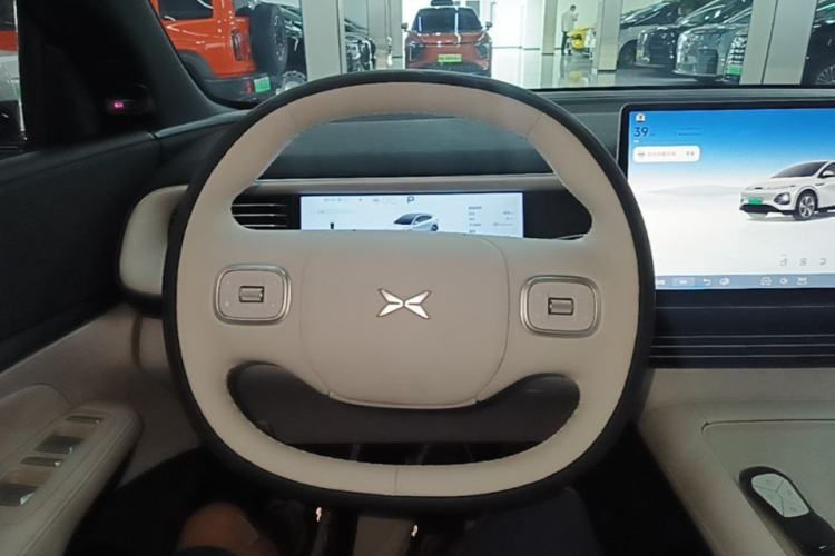 Used XPeng G6 2023 755 Ultra-Long Range Max Steering Wheel