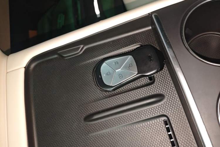 Used XPeng G6 2023 580 Long-Range Max Vehicle Key