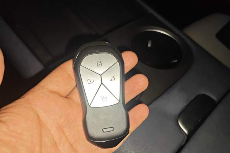 Used XPeng G6 2023 580 Long-Range Pro Vehicle Key