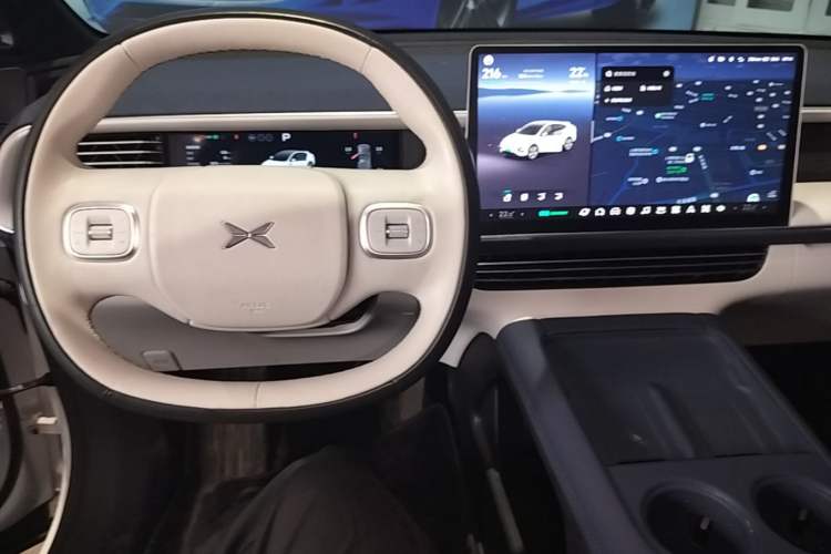 Used XPeng G6 2023 755 Ultra-Long Range Pro Center Console