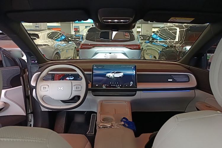 Used XPeng G6 2023 580 Long-Range Max Center Console
