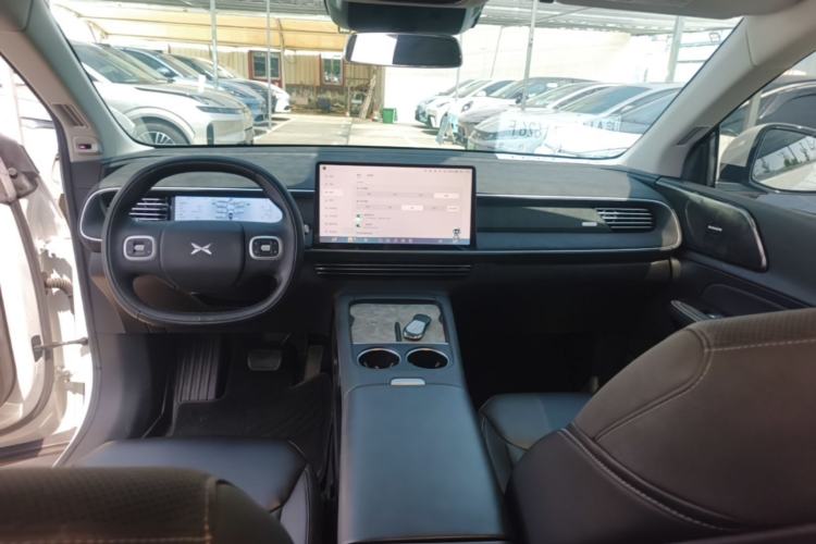Used XPeng G6 2023 755 Ultra-Long Range Pro Center Console