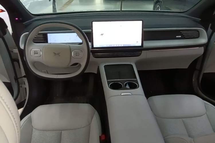 Used XPeng G6 2023 580 Long-Range Pro Center Console