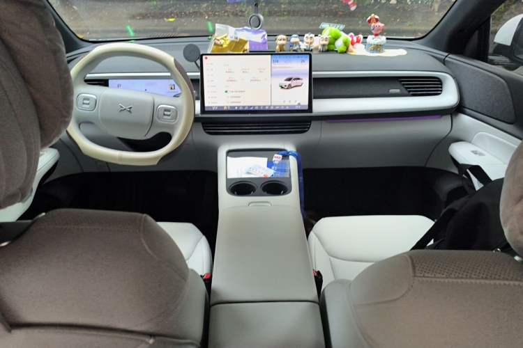 Used XPeng G6 2023 580 Long-Range Pro Center Console