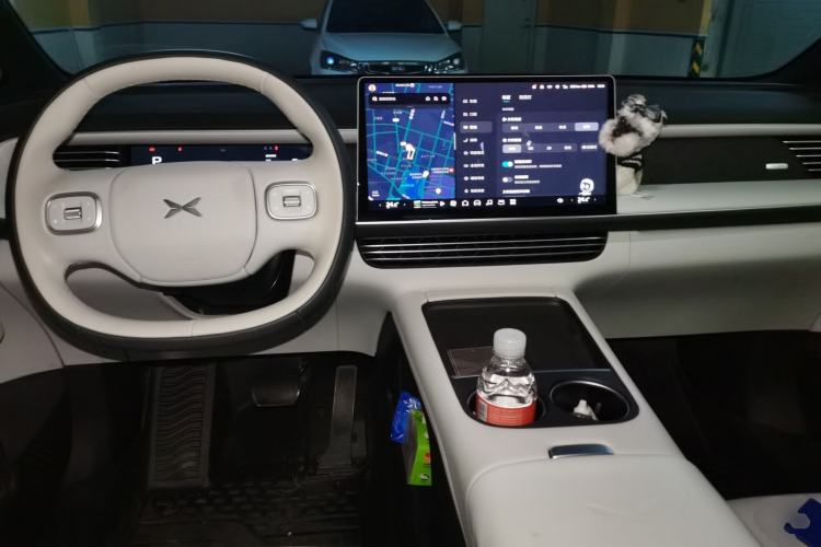 Used XPeng G6 2023 580 Long-Range Max Center Console
