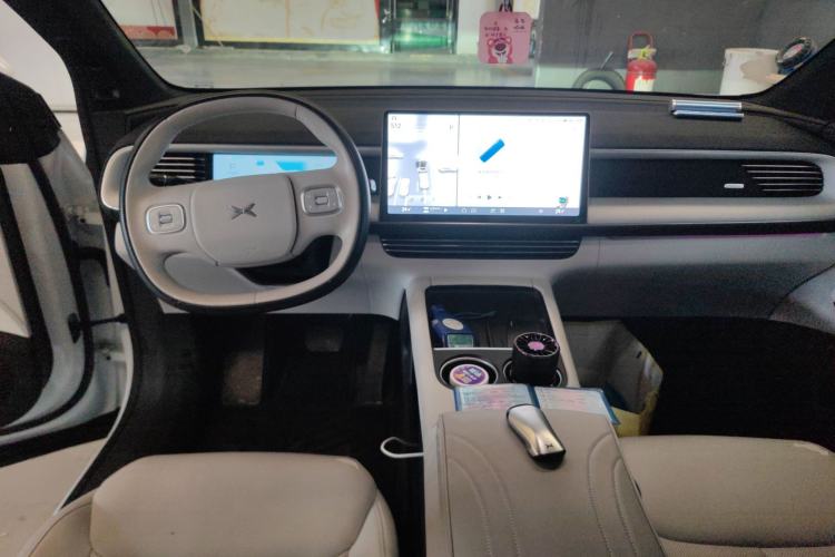 Used XPeng G6 2023 580 Long-Range Max Center Console
