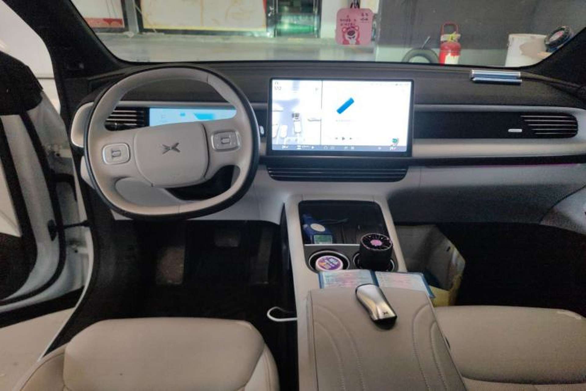 Used XPeng G6 2023 580 Long-Range Max Center Console