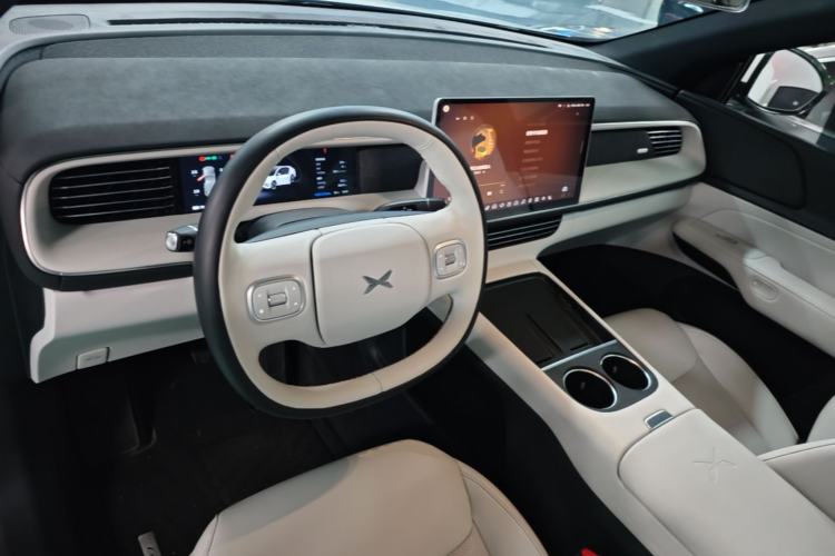 Used XPeng G6 2023 580 Long-Range Pro Center Console