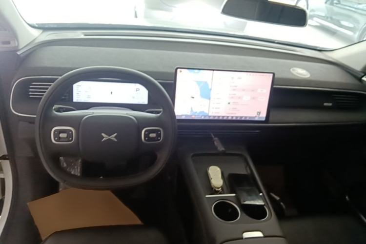 Used XPeng G6 2023 580 Long-Range Pro Center Console