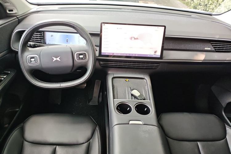 Used XPeng G6 2023 580 Long-Range Pro Center Console