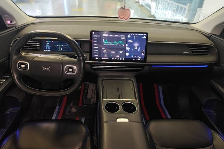 Used XPeng G6 2023 580 Long-Range Max Center Console