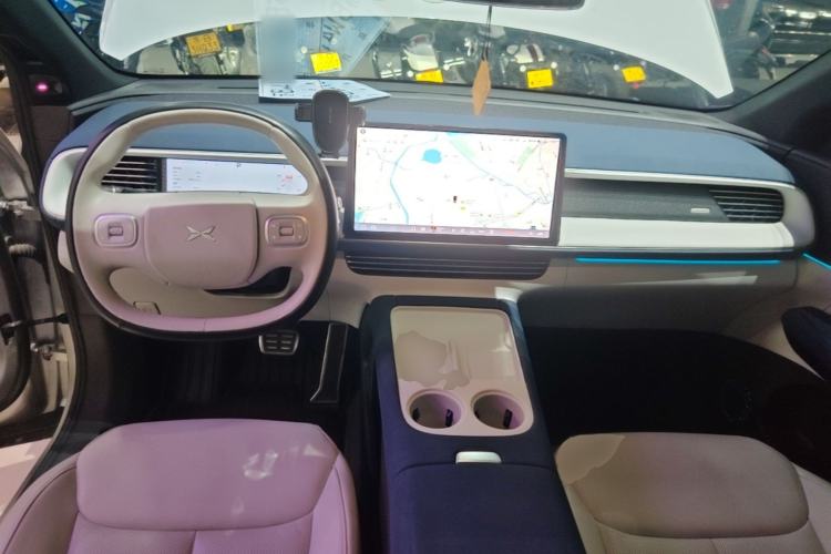 Used XPeng G6 2023 755 Ultra-Long Range Max Center Console