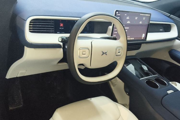 Used XPeng G6 2023 580 Long-Range Pro Center Console