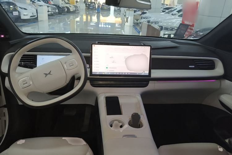 Used XPeng G6 2023 580 Long-Range Max Center Console