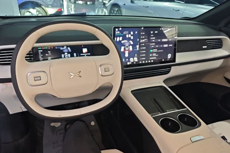 Used XPeng G6 2023 580 Long-Range Max Center Console