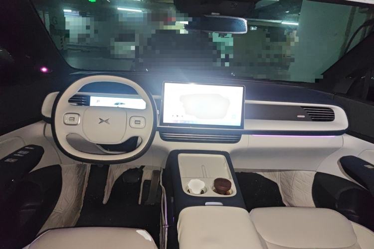 Used XPeng G6 2023 580 Long-Range Max Center Console