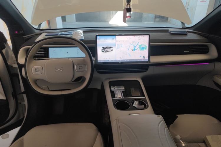 Used XPeng G6 2023 580 Long-Range Max Center Console