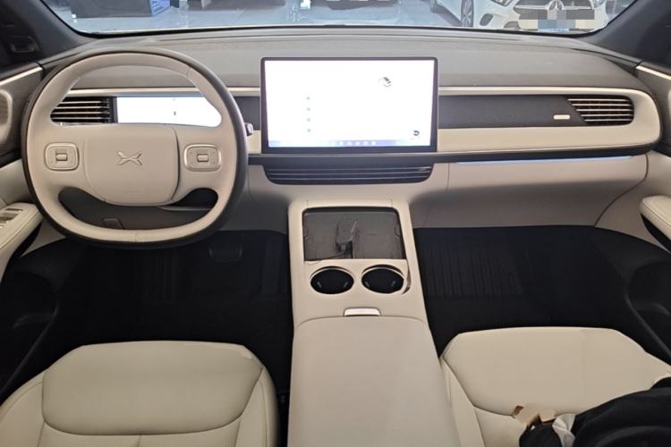 Used XPeng G6 2023 755 Ultra-Long Range Max Center Console
