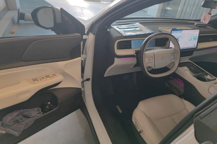 Used XPeng G6 2023 580 Long-Range Max Driver Seat