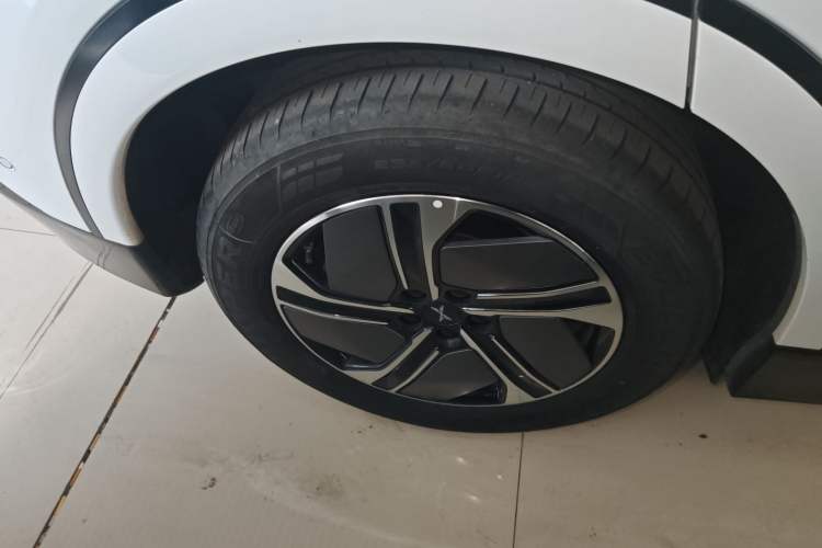 Used XPeng G6 2023 580 Long-Range Pro Exterior 8