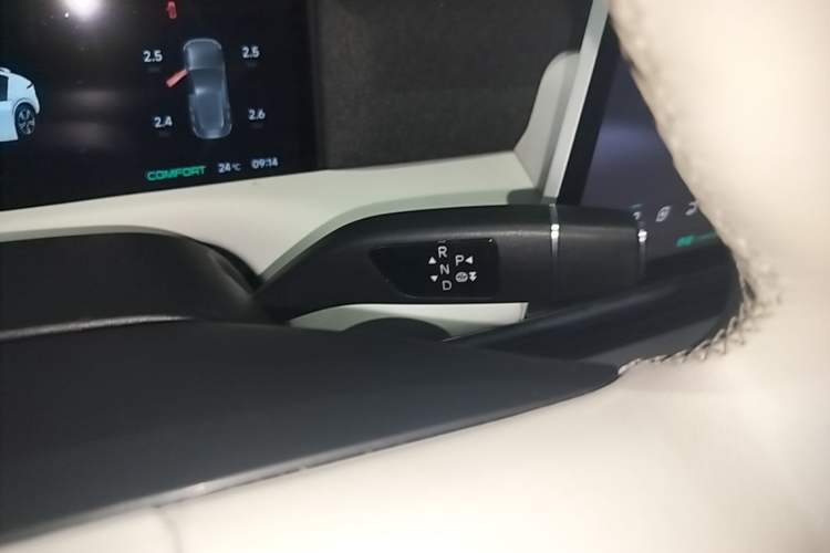 Used XPeng G6 2023 755 Ultra-Long Range Pro Gear Lever