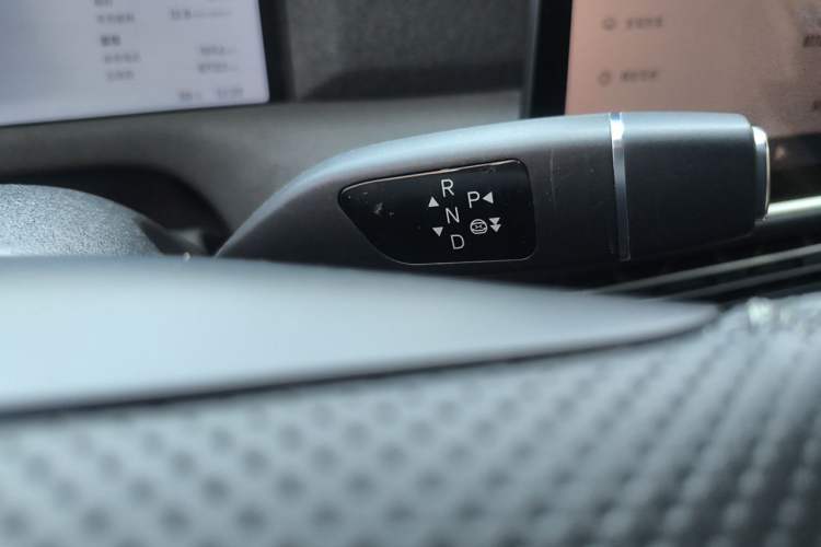 Used XPeng G6 2023 755 Ultra-Long Range Pro Gear Lever