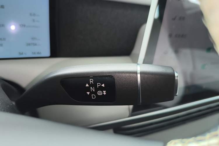 Used XPeng G6 2023 580 Long-Range Pro Gear Lever