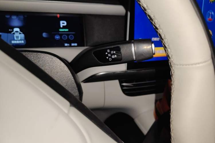 Used XPeng G6 2023 755 Ultra-Long Range Max Gear Lever