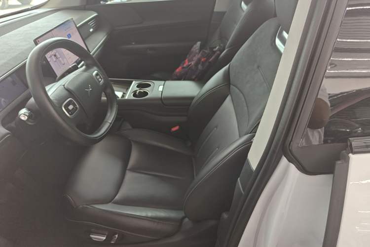Used XPeng G6 2023 580 Long-Range Pro Left Front Seat