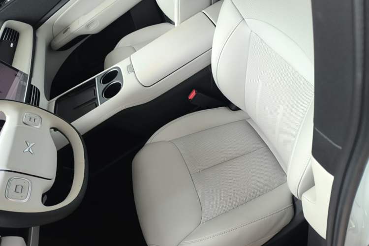 Used XPeng G6 2023 580 Long-Range Pro Left Front Seat