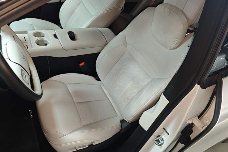Used XPeng G6 2023 580 Long-Range Pro Left Front Seat