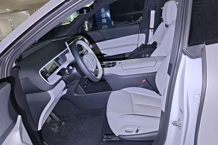 Used XPeng G6 2023 755 Ultra-Long Range Max Left Front Seat