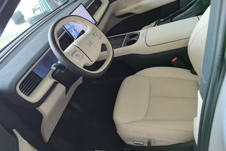 Used XPeng G6 2023 755 Ultra-Long Range Max Left Front Seat
