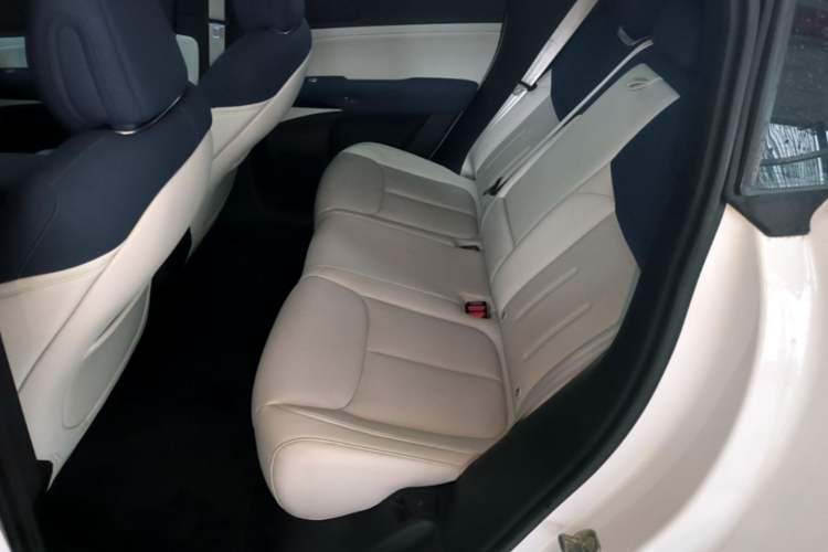 Used XPeng G6 2023 580 Long-Range Max Left Rear Seat