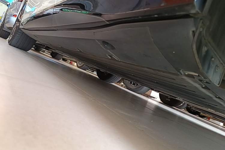 Used XPeng G6 2023 580 Long-Range Max Left Side Sill
