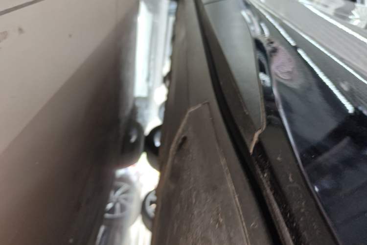 Used XPeng G6 2023 580 Long-Range Pro Left Side Sill