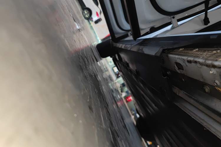Used XPeng G6 2023 580 Long-Range Max Left Side Sill
