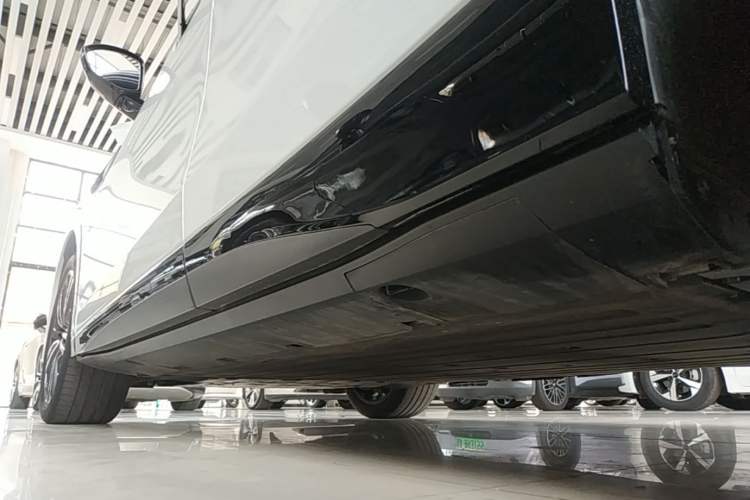 Used XPeng G6 2023 580 Long-Range Pro Left Side Sill