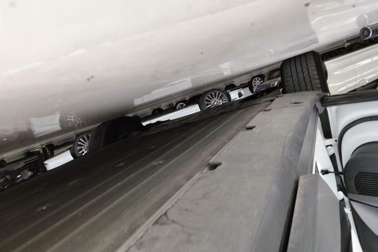 Used XPeng G6 2023 580 Long-Range Pro Left Side Sill