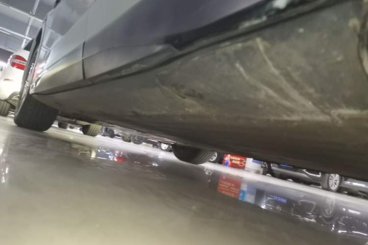 Used XPeng G6 2023 755 Ultra-Long Range Pro Left Side Sill