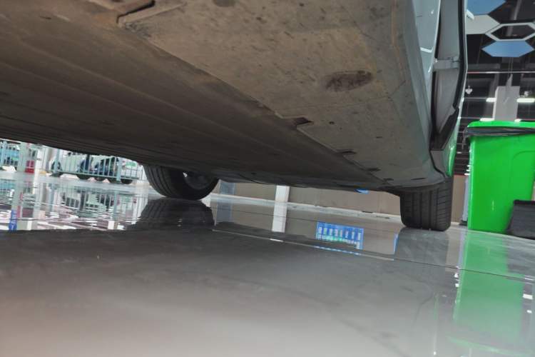 Used XPeng G6 2023 755 Ultra-Long Range Pro Left Side Sill