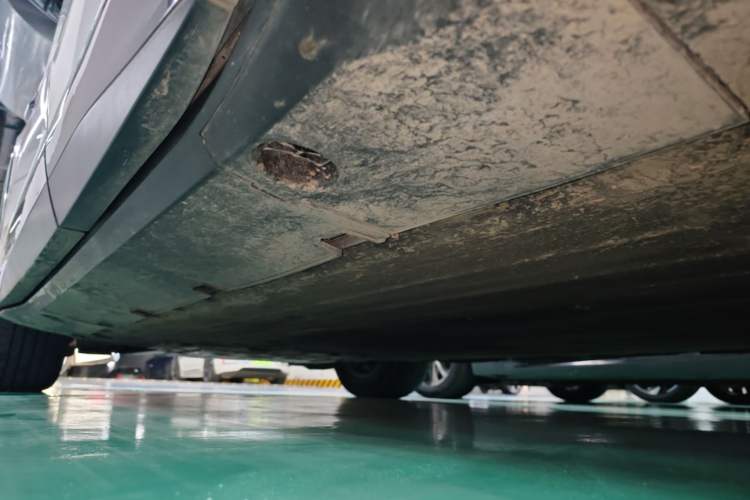 Used XPeng G6 2023 580 Long-Range Pro Left Side Sill