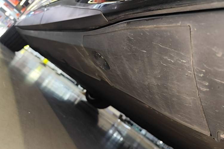 Used XPeng G6 2023 580 Long-Range Max Left Side Sill
