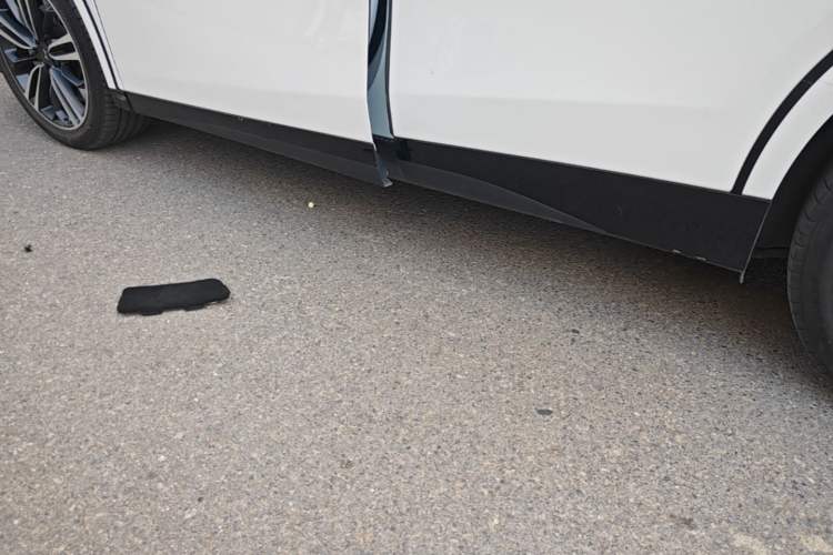 Used XPeng G6 2023 755 Ultra-Long Range Pro Left Side Sill