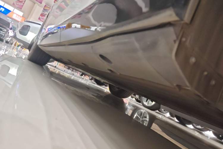 Used XPeng G6 2023 580 Long-Range Max Left Side Sill