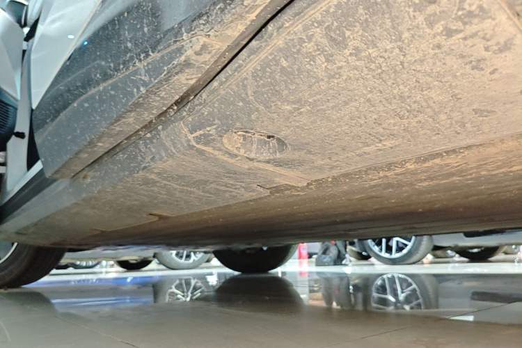 Used XPeng G6 2023 580 Long-Range Pro Left Side Sill