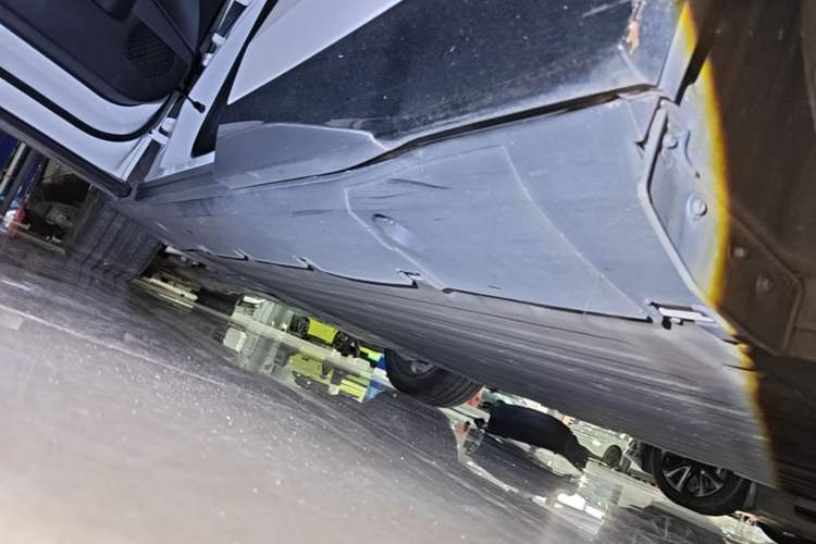 Used XPeng G6 2023 755 Ultra-Long Range Max Left Side Sill
