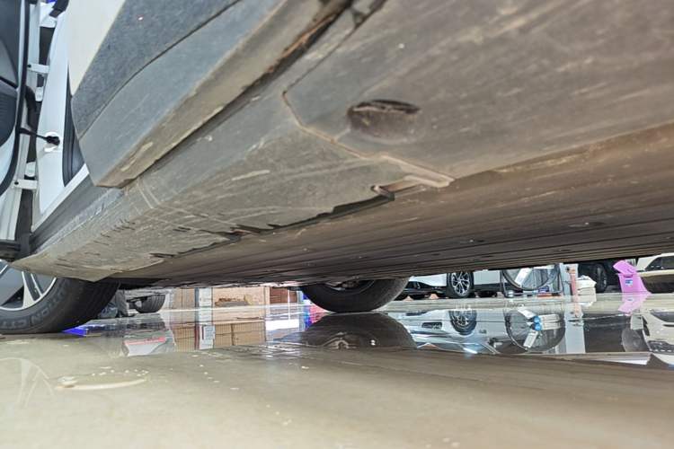Used XPeng G6 2023 580 Long-Range Max Left Side Sill