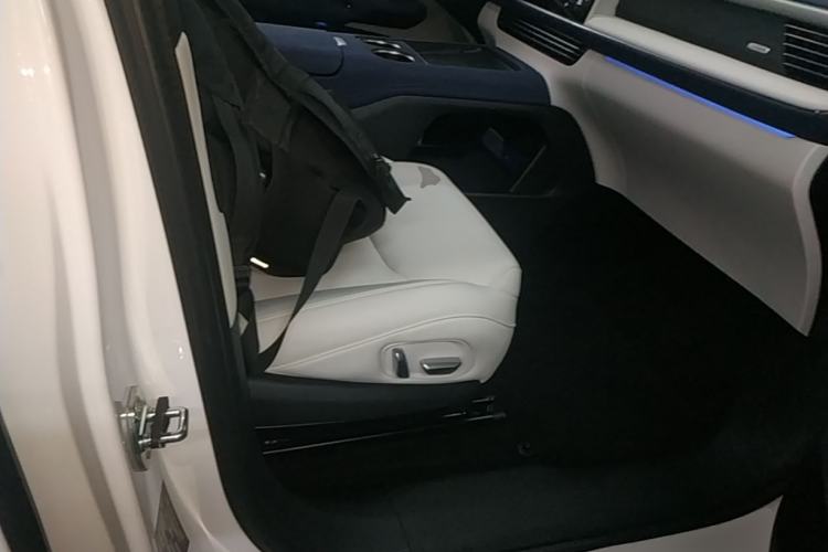 Used XPeng G6 2023 580 Long-Range Max Right Front Seat